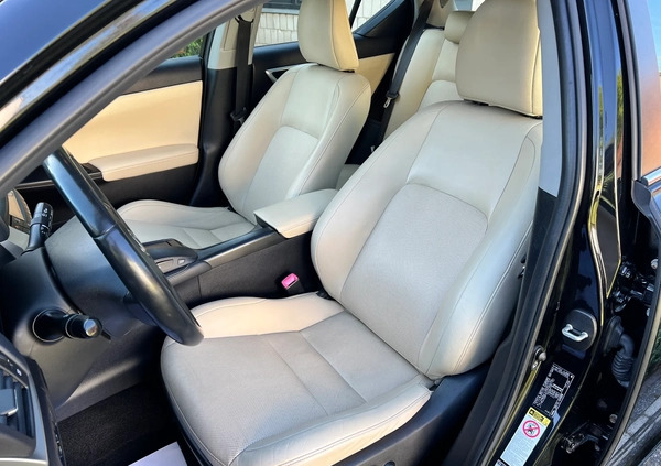 Lexus CT cena 49000 przebieg: 185000, rok produkcji 2012 z Puławy małe 352